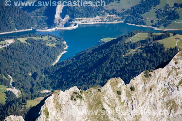 Le lac et le barrage de l'Hongrin